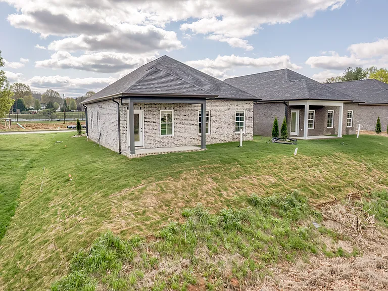 221 Monroe Dr — Photo 28