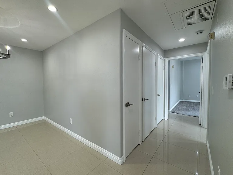 12222 Moorpark St #206 — Photo 18