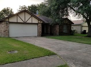 8 Stoneybrook St, Angleton, TX 77515