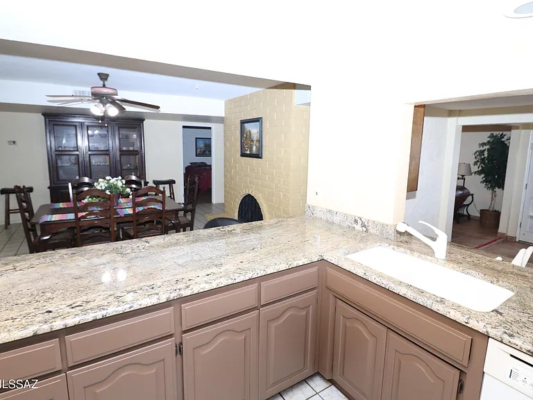 5602 N Camino Del Sol — Photo 3