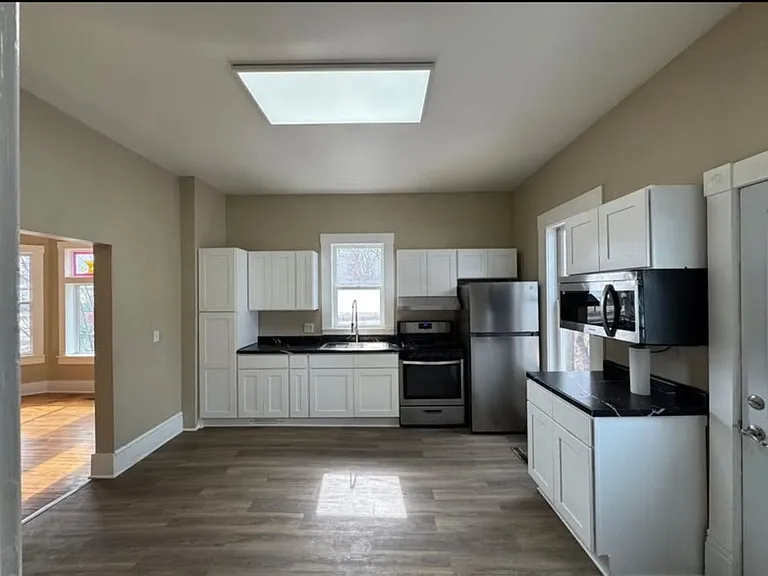 728 S Ash St — Photo 2