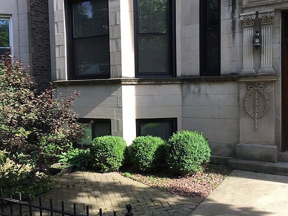 2nd image of 1025 W Dakin St Unit 1E