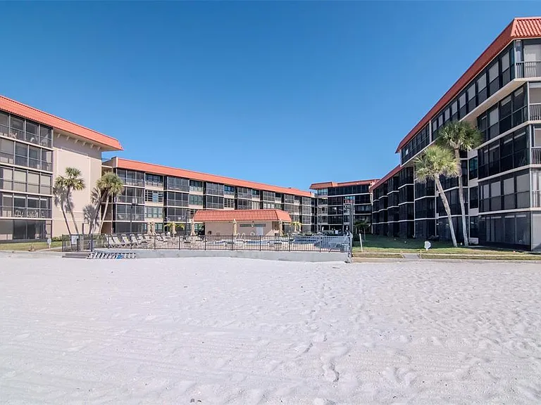 17580 Gulf Blvd #403 — Photo 32