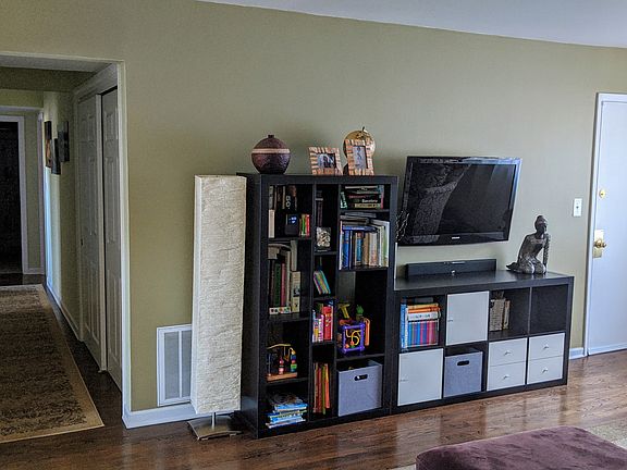 3rd image of 2654 W Rascher Ave #303