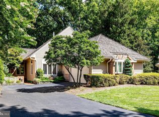 1618 Woodstock Ln, Reston, VA 20194