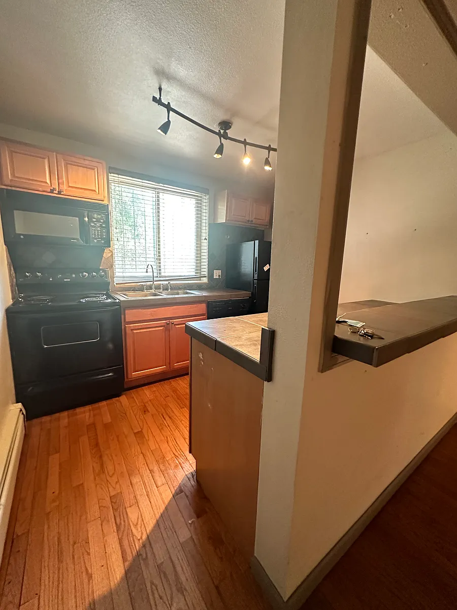 Building Photo - 1685 N Colorado Blvd #102
