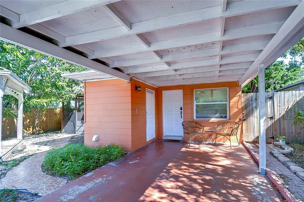 1 bed, 1.0 bath, 350 sqft, $1,350 — Photo 1