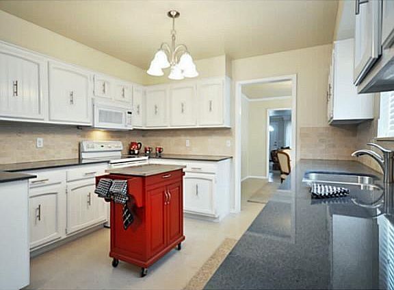 5th image of 3022 Rosewood Ln