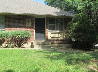 5215 Switzer St, Merriam, KS 66203