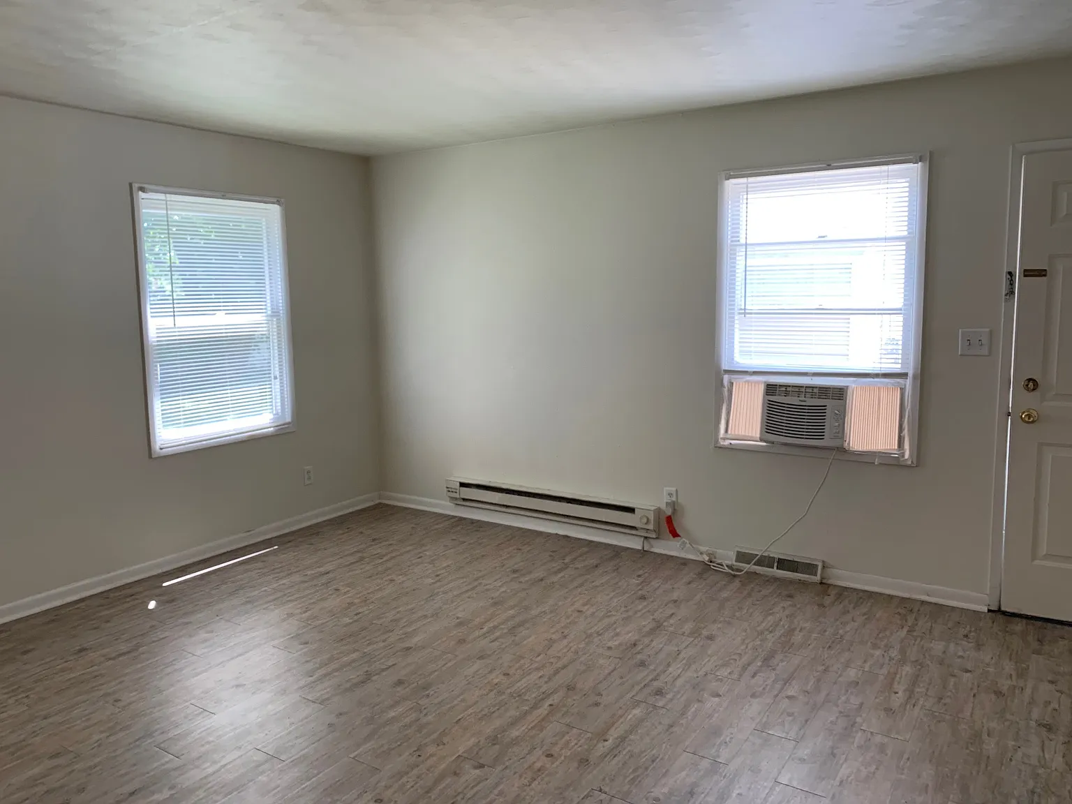 Studio, 600 sqft, $700 — Photo 3