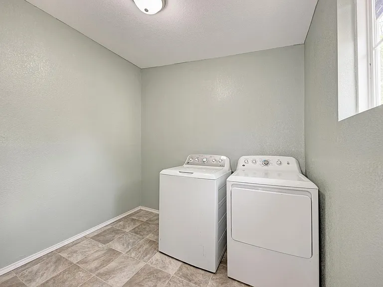 4701 Bandera Rd — Photo 32
