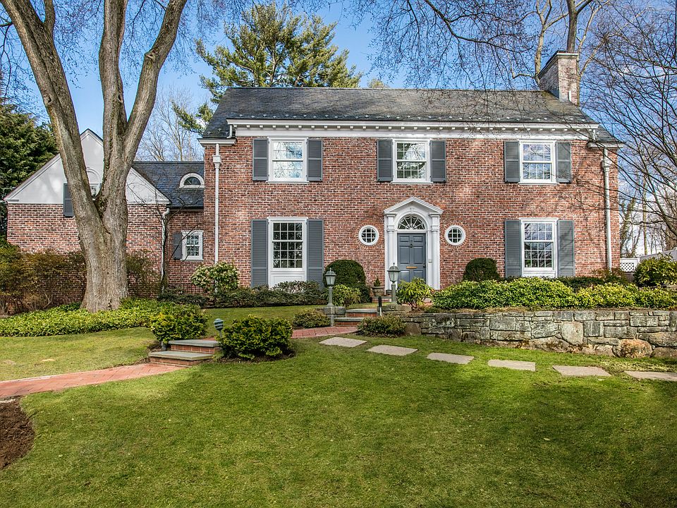 1st image of 12 Bonnie Briar Ln