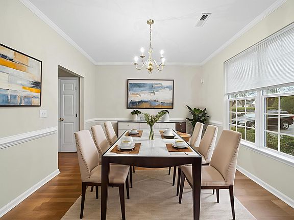 3rd image of 133 Arbor Light Rd