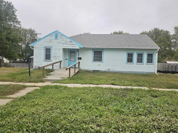 329 S 11th St, Geneva, NE 68361
