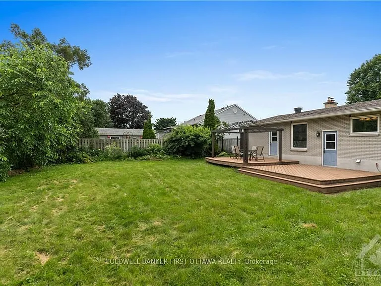 12 Oakwood Ave — Photo 28