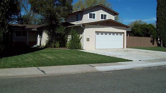1013 Fairview Drive - Front of Home