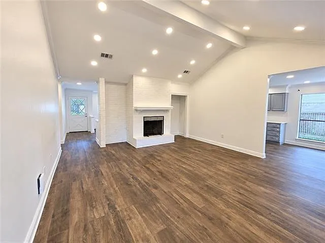 4 bed, 2.0 bath, 2059 sqft, $2,300 — Photo 3