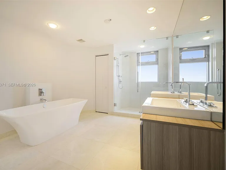 17301 Biscayne Blvd #1704 — Photo 27