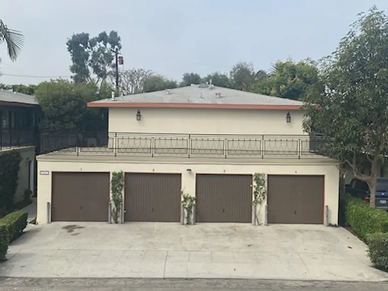 727-741 Orizaba Ave — Photo 6