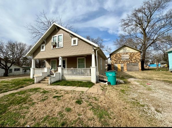 1401 E Commercial St