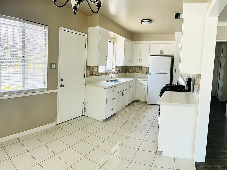 7921 Crenshaw Blvd #1 — Photo 5