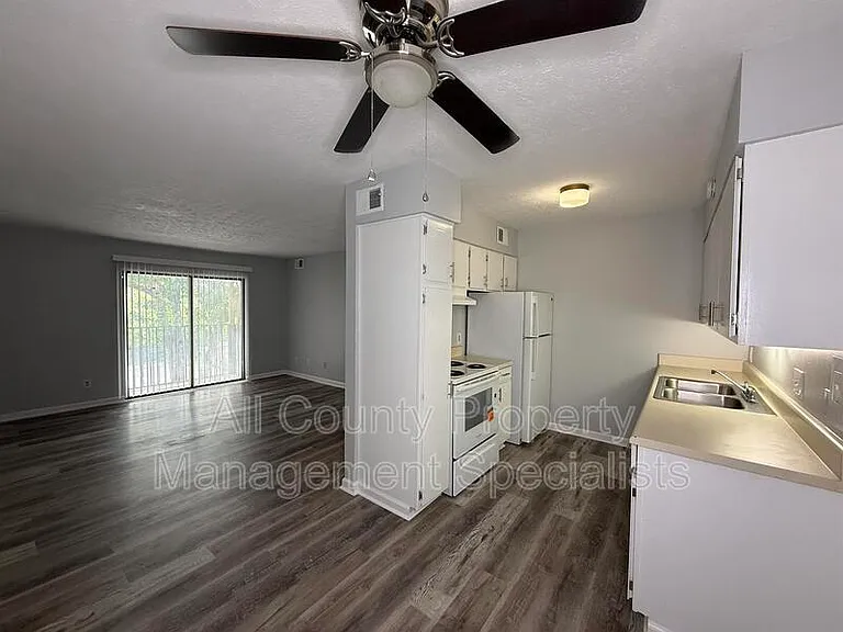 1217 Old Manor Rd — Photo 3