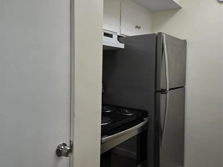 2101 Fountain View Dr #27 — Photo 4