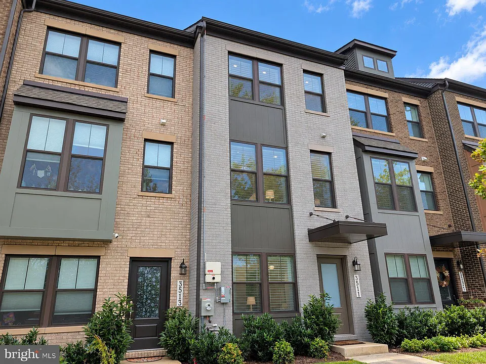 3511 Carnaby St