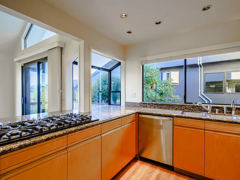 961 W California Ave — Photo 8