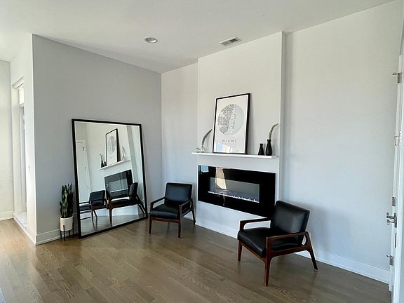 4th image of 2805 W Cortland St Unit 6