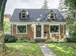 202 Somershire Dr, Rochester, NY 14617