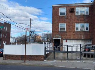 13401 Booth Memorial Ave, Flushing, NY 11355