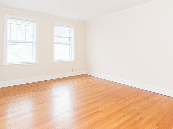 3rd image of 4858 N Hermitage Ave #3C