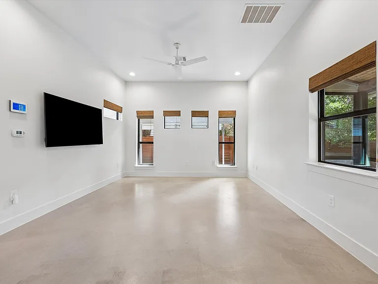 4506 Russell Dr #B — Photo 7