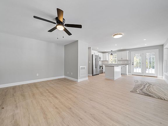 4th image of 142 S Main St #B