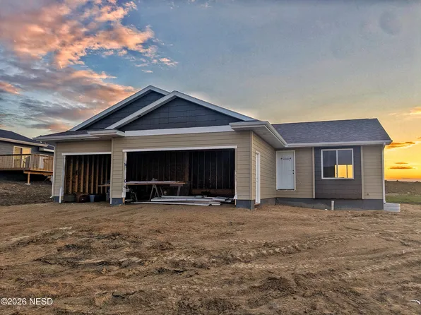 31 27th St SW, Watertown, SD 57201