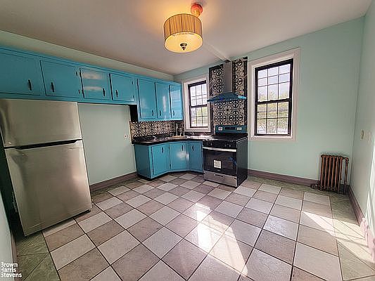 1st image of 40-26 Crescent St #2