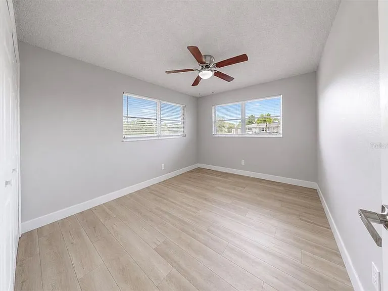 1729 Bikini Ct — Photo 33