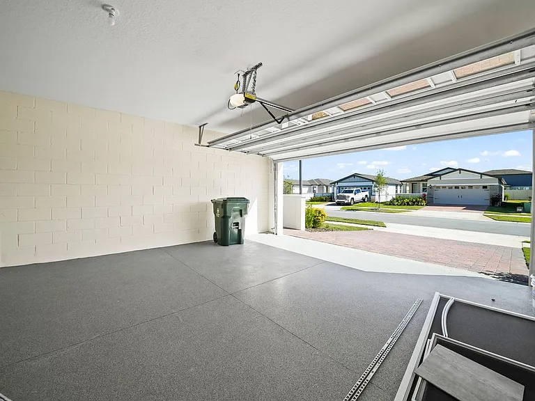 520 Kennedy Dr — Photo 26