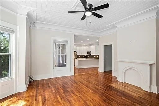 2 bed, 1.0 bath, 1246 sqft, $2,700 — Photo 3
