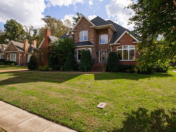2nd image of 820 Salisbury Way
