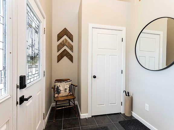 3rd image of 7 Richfield Cres