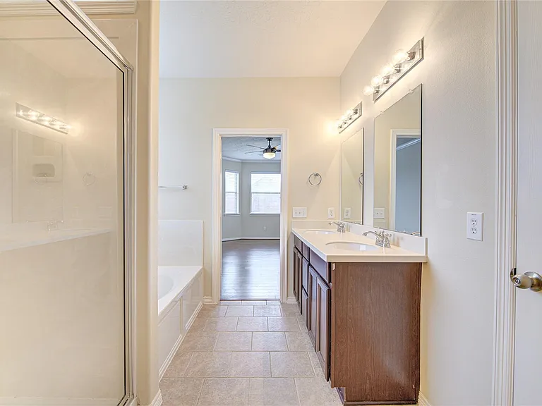 5007 Jade Cove Ct — Photo 26
