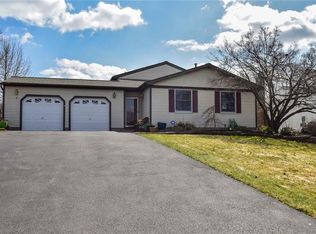 6 Adobe Dr, West Henrietta, NY 14586