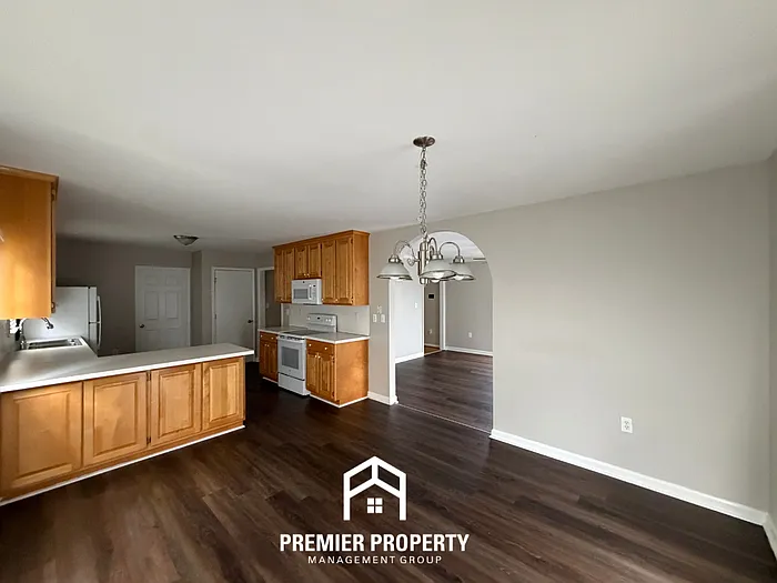 7118 Roundstone Dr — Photo 5