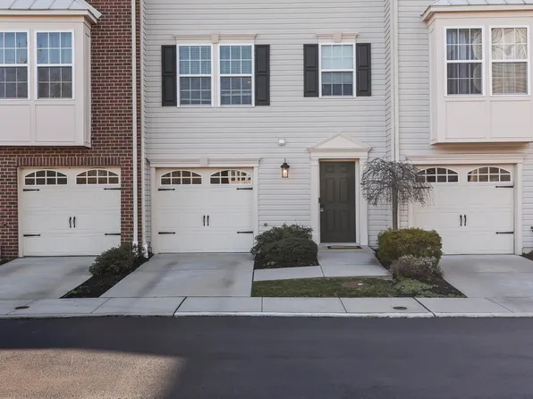 102 Zilinski Drive, Belford, NJ 07718