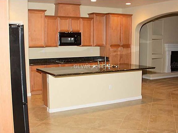 3rd image of 701 Bighorn Creek St