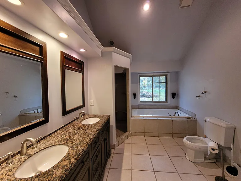 1811 Eastport Dr — Photo 15