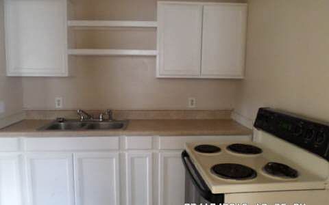 2nd image of 576 NE Lake Dr