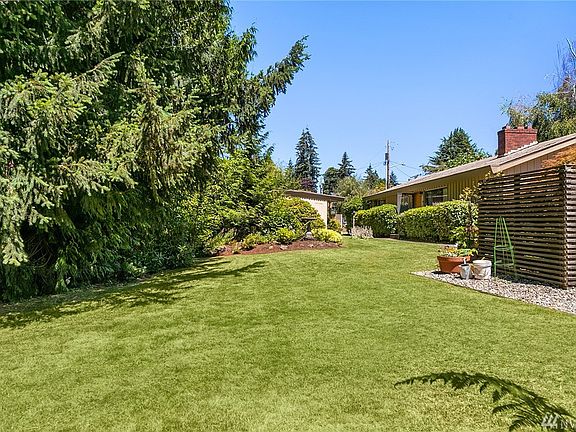 4th image of 10479 NE 14th St